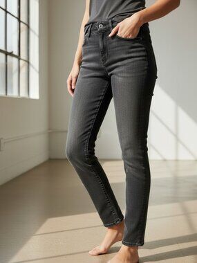 ZARA Dark Wash Distressed Jeans Size 6 EUC